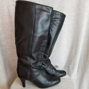 Black heeled boots